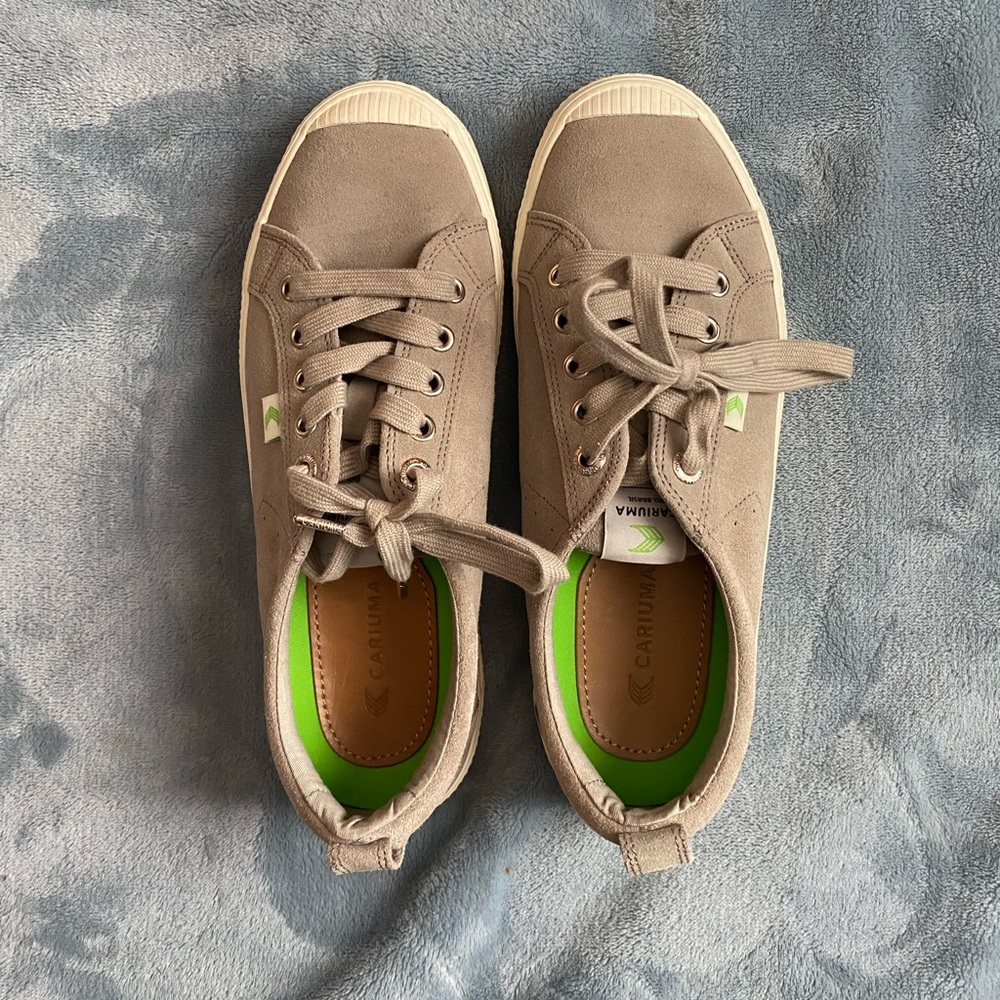 Cariuma Sneakers